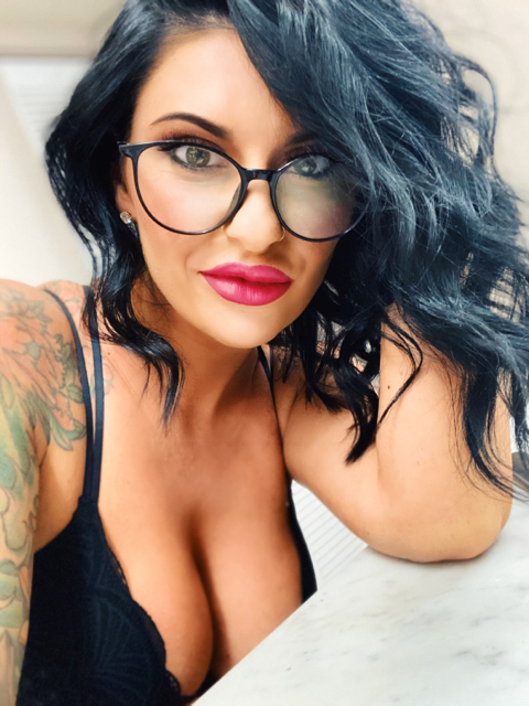 Service Partner (Nikky Immeziano)